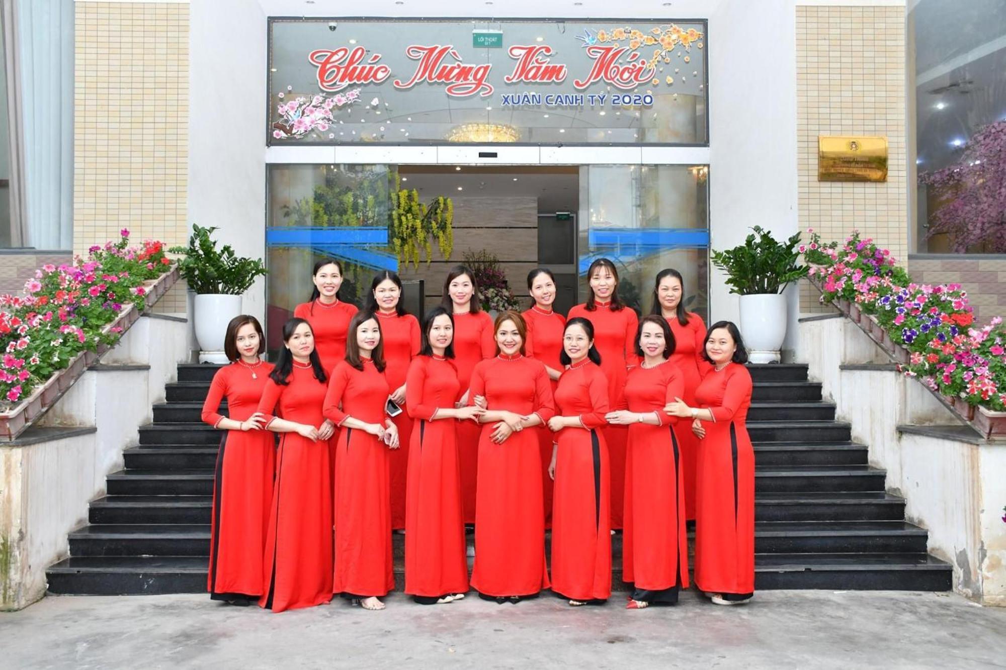 Nha Khach Huong Sen